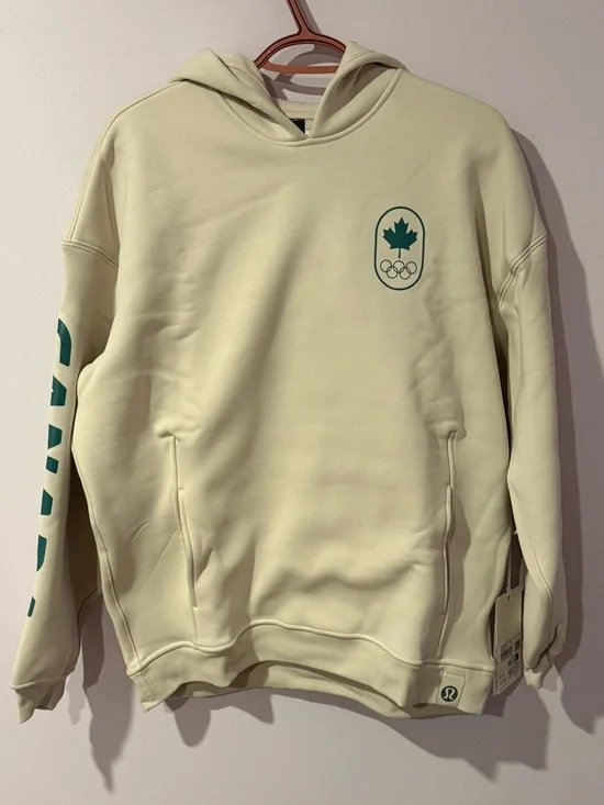 NWT Team Canada Womens Big Cozy Oversized Hoodie - Picture 4 of 11